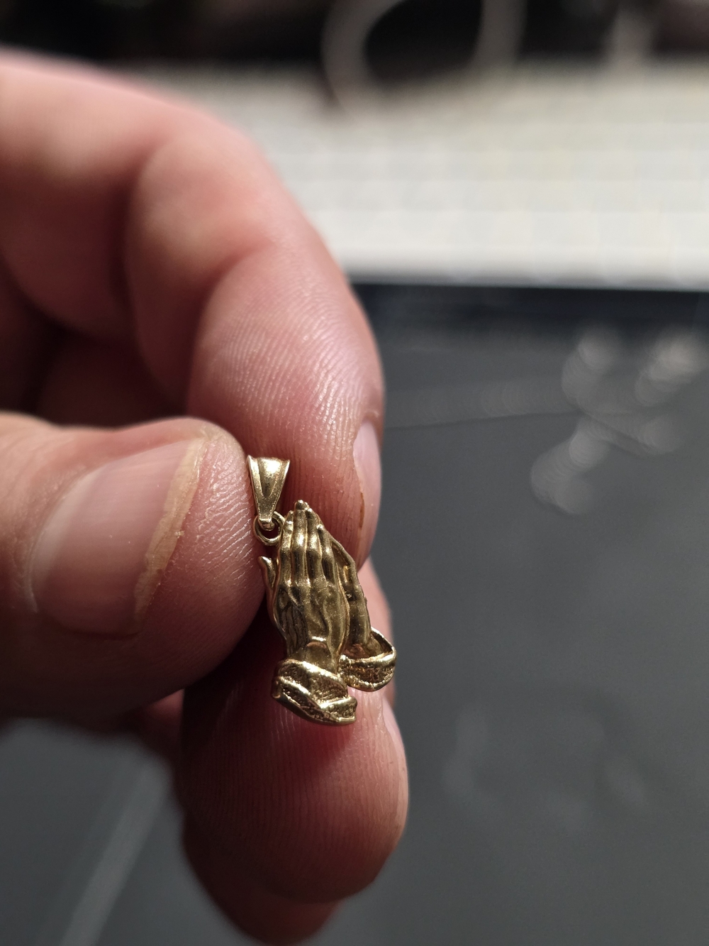 10k Gold Praying Hands Pendant Necklace Charm